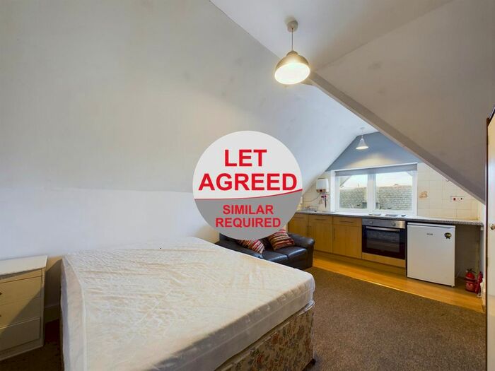 Studio To Rent In Higher Erith Road, Torquay, TQ1