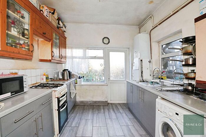 4 Bedroom End Of Terrace House For Sale In Kingston Road, Ilford, IG1