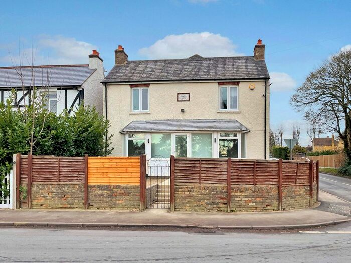 3 Bedroom Semi-Detached House To Rent In Chesham Lane, Chalfont St Peter, Gerrards Cross SL9