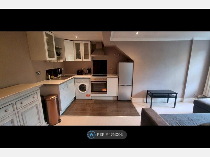 2 Bedroom Flat To Rent In Leigham Vale, London, SW16