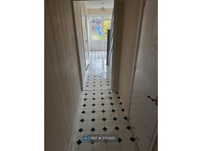 3 Bedroom Terraced House To Rent In Chertsey Close, Luton, LU2