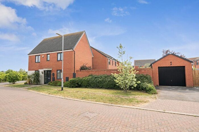 3 Bedroom Detached House For Sale In Stevenson Walk, Bedford, MK43