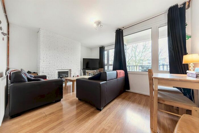 3 Bedroom Flat To Rent In Park Hill, London, SW4