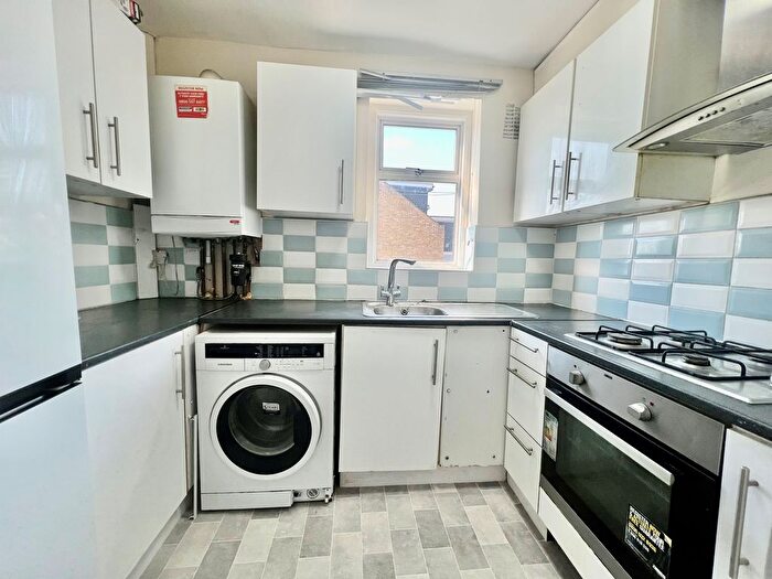 3 Bedroom Flat To Rent In Meanley Road, London, E12