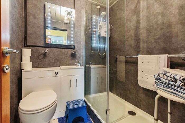 2 Bedroom Flat For Sale In North Promenade, Lytham St. Annes, Lancashire, FY8