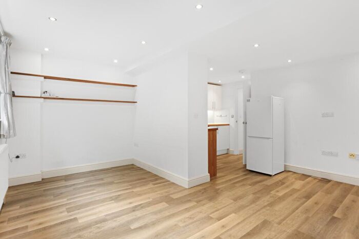 1 Bedroom Flat To Rent In Portland Terrace, Harvey Rd, Town Centre, Guildford, GU1