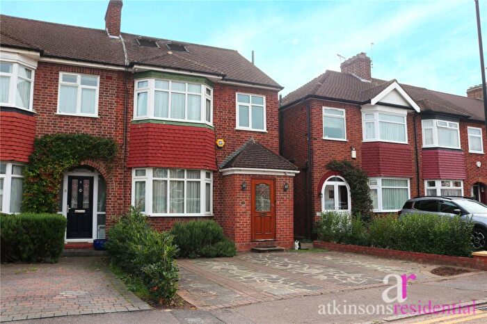 4 Bedroom End Of Terrace House For Sale In Weardale Gardens, Enfield, Middlesex, EN2