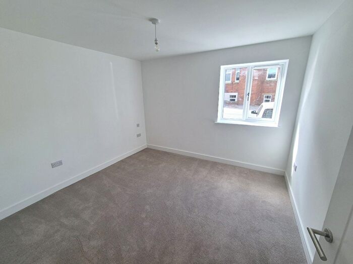 1 Bedroom Flat To Rent In Woodlands Village, WF1