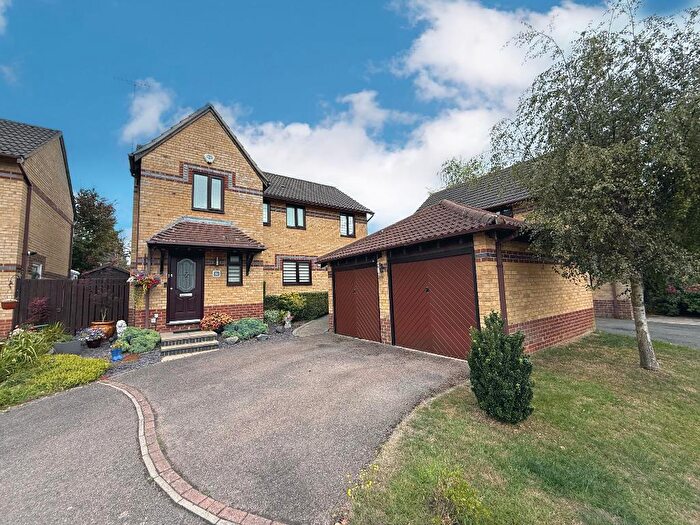 4 Bedroom Detached House For Sale In Dovedale, Bushmead, Luton, Bedfordshire, LU2