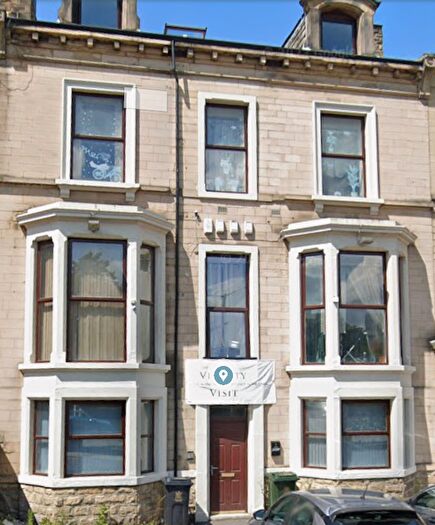 3 Bedroom Flat To Rent In Little Horton Lane, Bradford, BD5