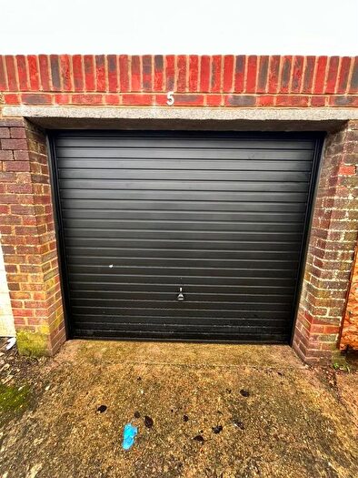 Garage / Parking To Rent In Barnsite Close, Rustington, Littlehampton, BN16