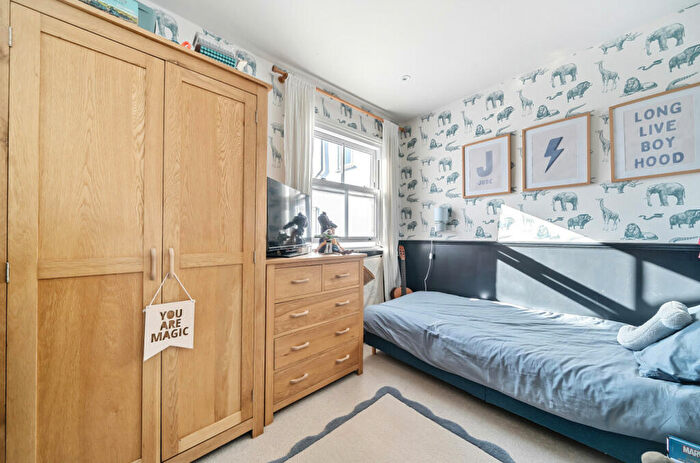 3 Bedroom End Of Terrace House For Sale In Meadrow, Godalming, Surrey, GU7