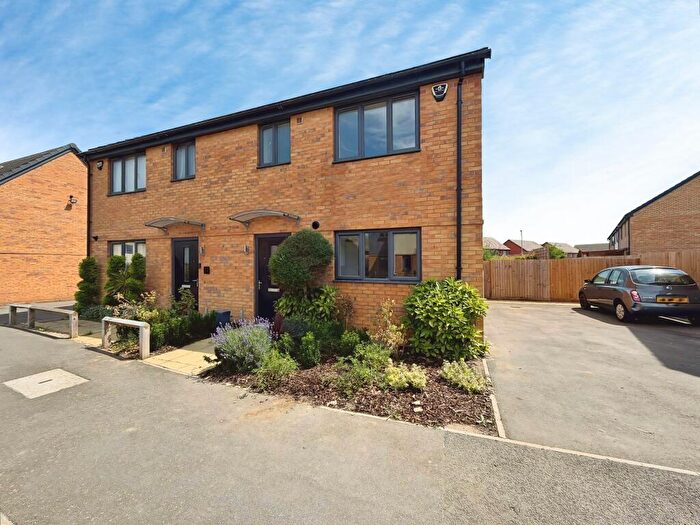 3 Bedroom Semi Detached House To Rent In Chamberlain Way, Gunthorpe, Peterborough, PE4