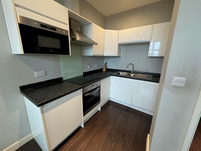 1 Bedroom Flat To Rent In Bath Road, Harlington, Hayes, UB3