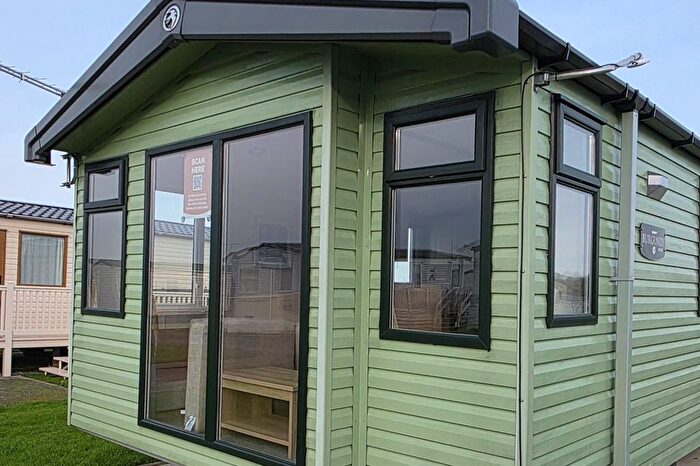 2 Bedroom Park Home For Sale In Southfield Lane, Tunstall, Hull, HU12