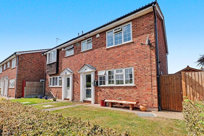 3 Bedroom Semi-Detached House For Sale In Aylesbeare, Shoeburyness, SS3