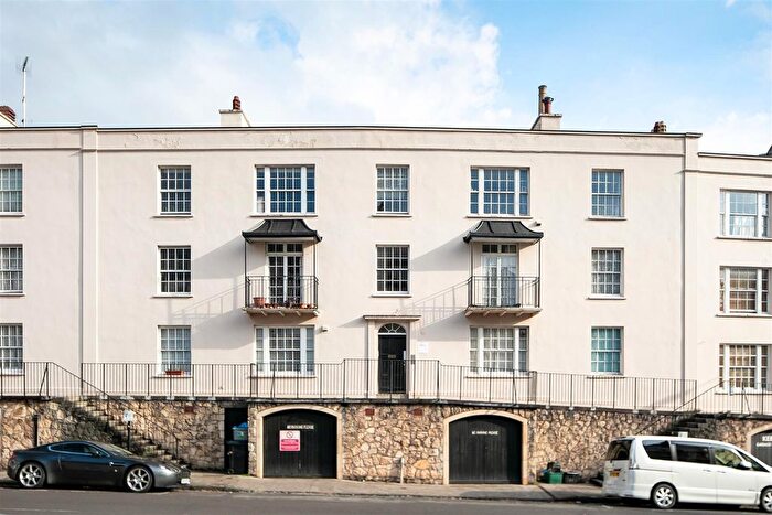 2 Bedroom Flat For Sale In Wellington Terrace, Clifton, BS8