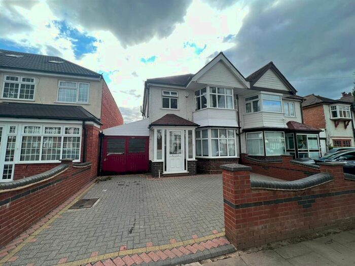 3 Bedroom Semi-Detached House To Rent In Warwick Road, Acocks Green, Birmingham, B27