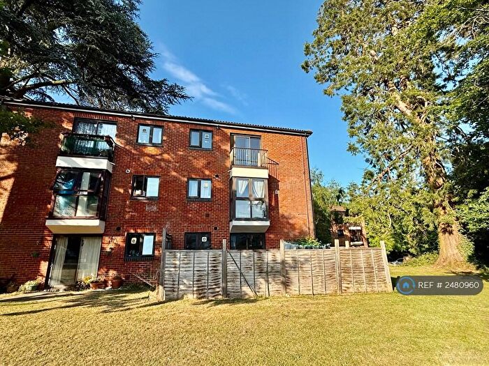 2 Bedroom Flat To Rent In Upper Weybourne Lane, Farnham, GU9
