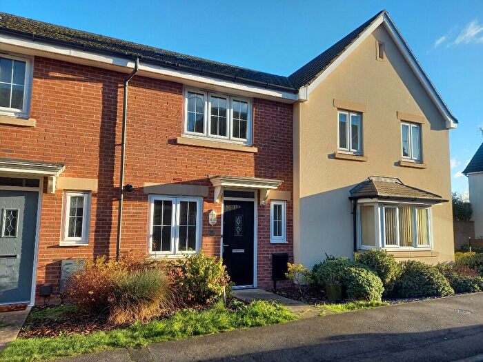 3 Bedroom Town House To Rent In Askew Way, Chesterfield, Derbyshire, S40