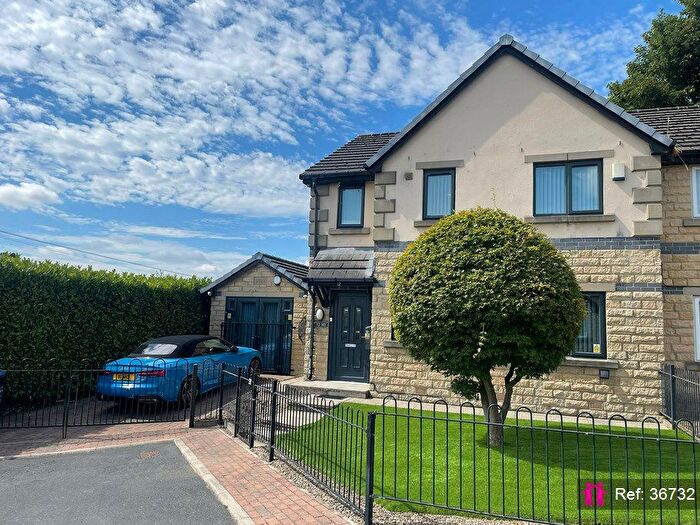 4 Bedroom Semi Detached House For Sale In Cedar Close, Bradford, BD4