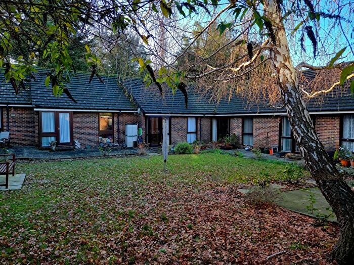 1 Bedroom Bungalow For Sale In Wythfield Road, Eltham, SE9