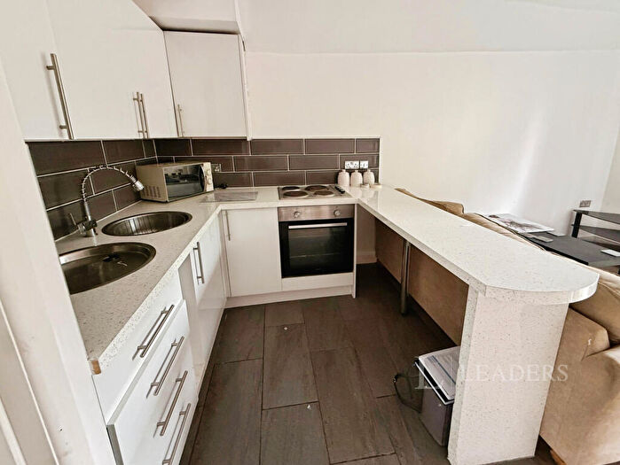 1 Bedroom Flat To Rent In High Oak, DY5