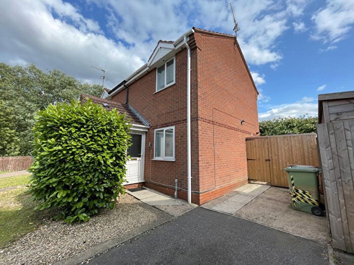 2 Bedroom Town House To Rent In Primrose Close, South Normanton, DE55