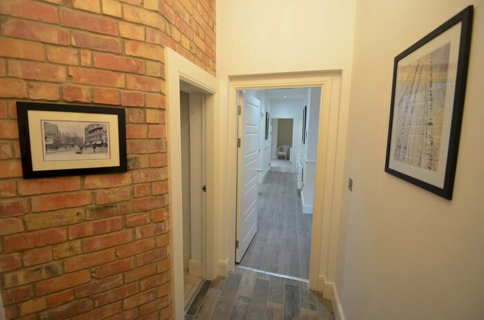 3 Bedroom Flat To Rent In Wheeler Gate, Nottingham, NG1