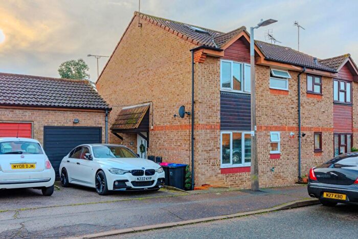 1 Bedroom Semi Detached House For Sale In Suffolk Avenue, Leigh-On-Sea, SS9