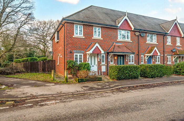 2 Bedroom End Of Terrace House For Sale In Hawthorn Way, Lindford, Hampshire, GU35