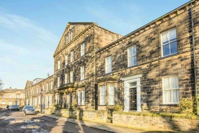 1 Bedroom Flat To Rent In Balmoral Place, Halifax, HX1