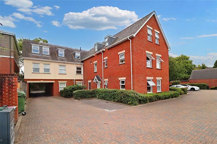 2 Bedroom Flat For Sale In Woking, Surrey, GU21