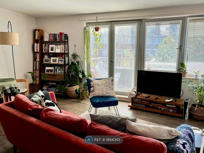 2 Bedroom Flat To Rent In Garand Court, London, N7