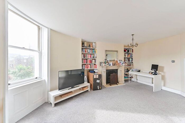 1 Bedroom Flat To Rent In Kennington Park Road, Kennington, London, SE11