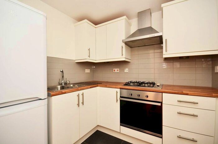 2 Bedroom Flat To Rent In Blythe Road, Brook Green, London, W14
