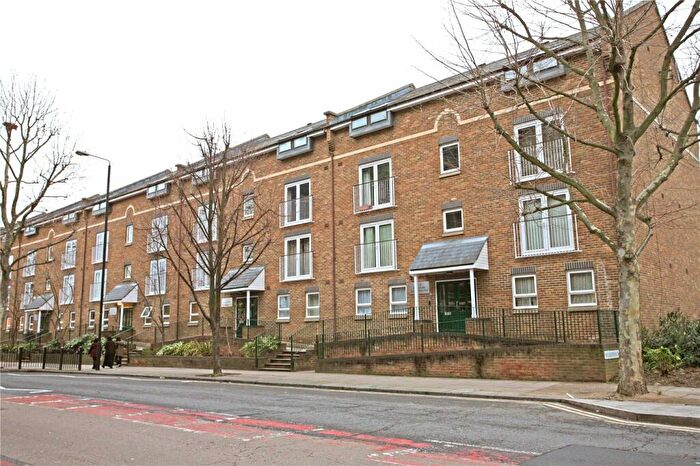 2 Bedroom Apartment To Rent In Verwood Lodge, Manchester Road, E14