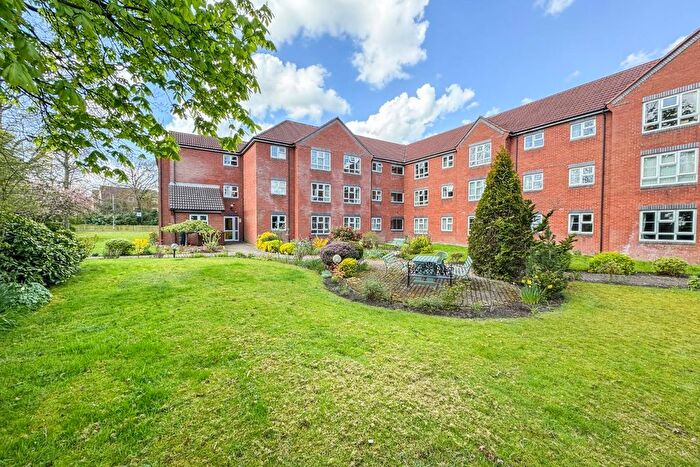 1 Bedroom Flat For Sale In Woodlands, The Spinney, Moortown, LS17