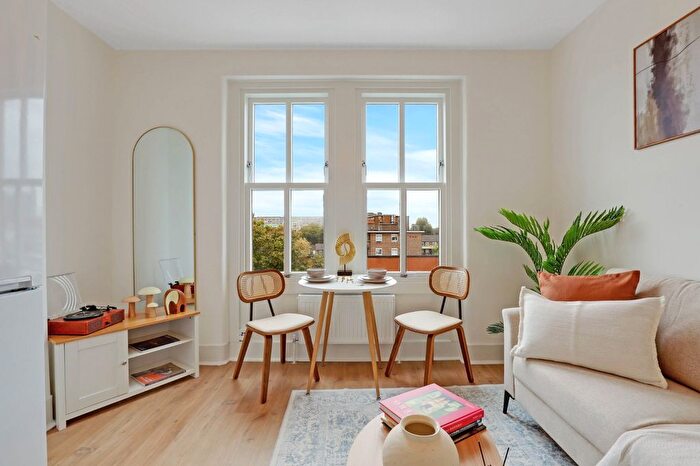 2 Bedroom Flat For Sale In Old Kent Road, Bermondsey, SE1