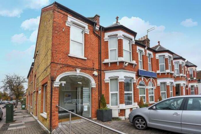 2 Bedroom Apartment To Rent In Upper Richmond Road West, London, SW14