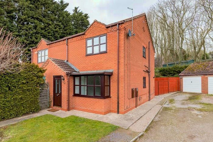 2 Bedroom Semi-Detached House To Rent In Great Stather Close, Burton-Upon-Stather, Scunthorpe, DN15