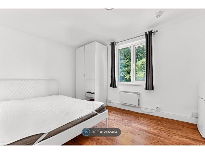 Studio To Rent In Montrell Road, London, SW2