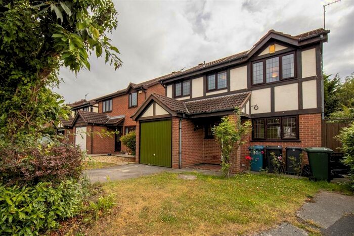 3 Bedroom Detached House To Rent In Court Gardens, West Bridgford, Nottingham, NG2