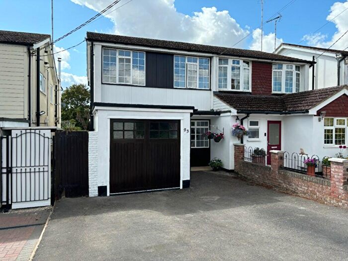 3 Bedroom Semi-Detached House To Rent In Clifton Road, Rochford, Essex, SS4