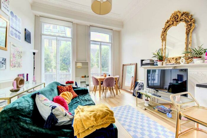2 Bedroom Flat To Rent In Redcliffe Square, Chelsea, London, SW10