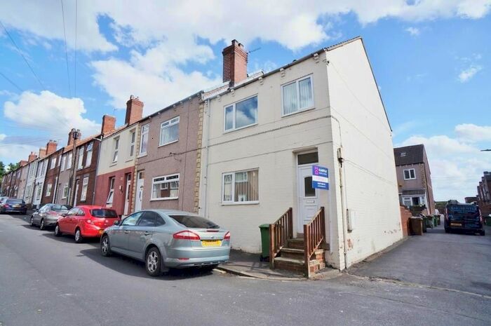 3 Bedroom End Of Terrace House To Rent In Gladstone Street, Featherstone, Pontefract, WF7