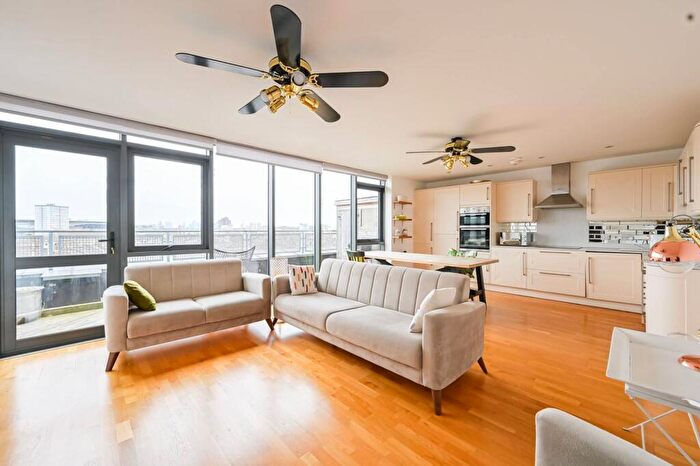 2 Bedroom Flat For Sale In Axminster Road, Holloway, London, N7