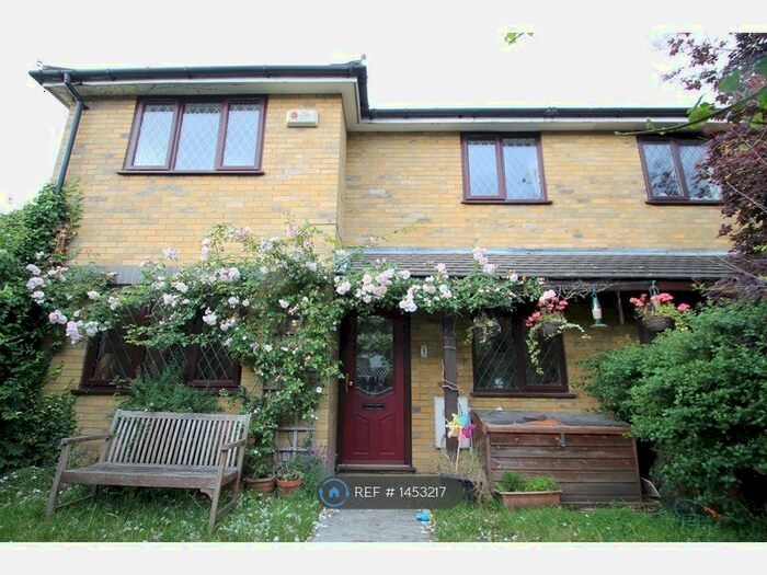 2 Bedroom Semi-Detached House To Rent In Rackham Mews, London, SW16