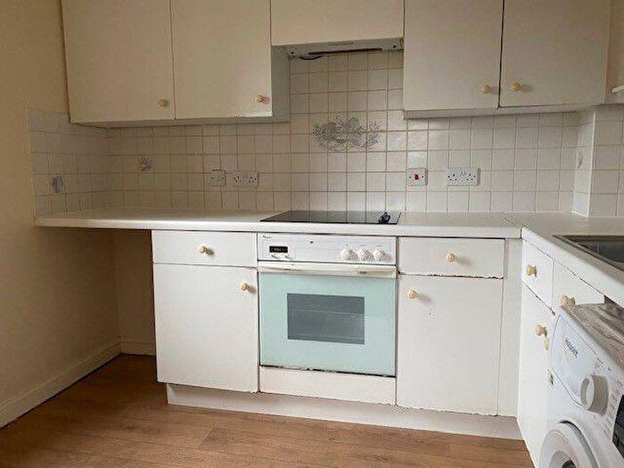 1 Bedroom Apartment For Sale In Cameron Square, Mitcham, Surrey, CR4