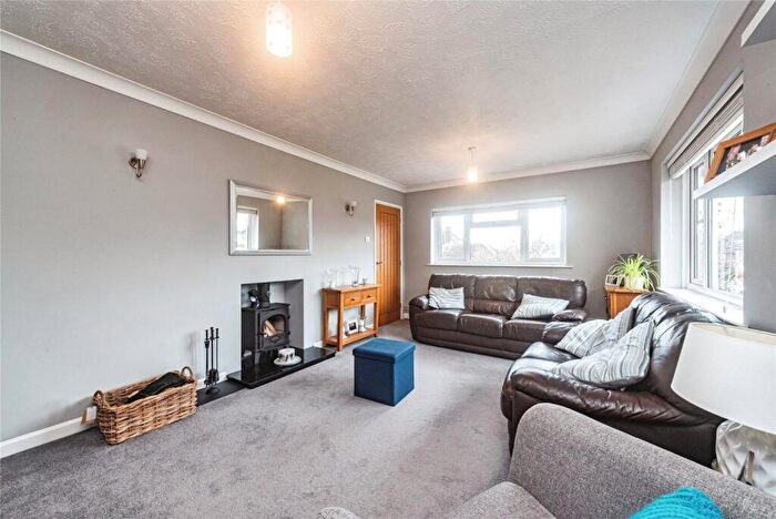 3 Bedroom Bungalow For Sale In Sheppard Road, Basingstoke, Hampshire, RG21